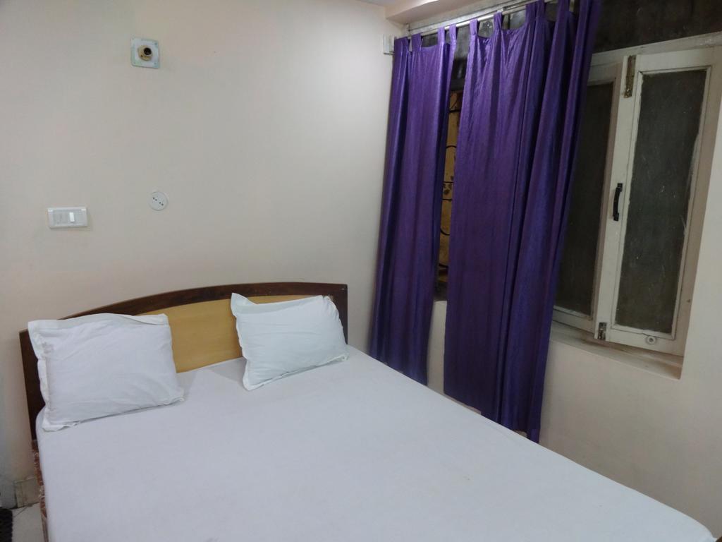 Ajatsatru Hotel Gaya Cameră foto